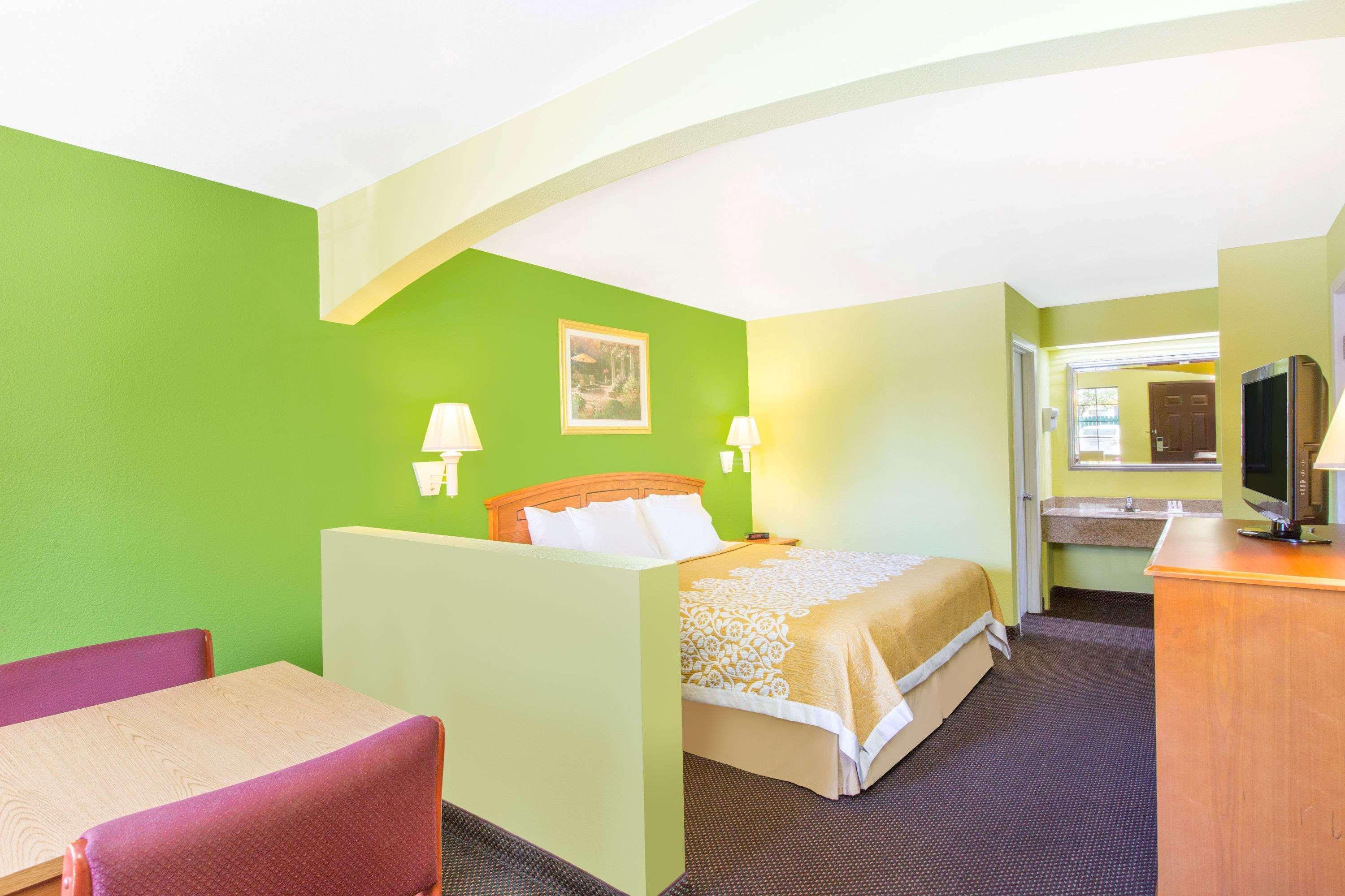 Days Inn By Wyndham Fulton Exteriör bild