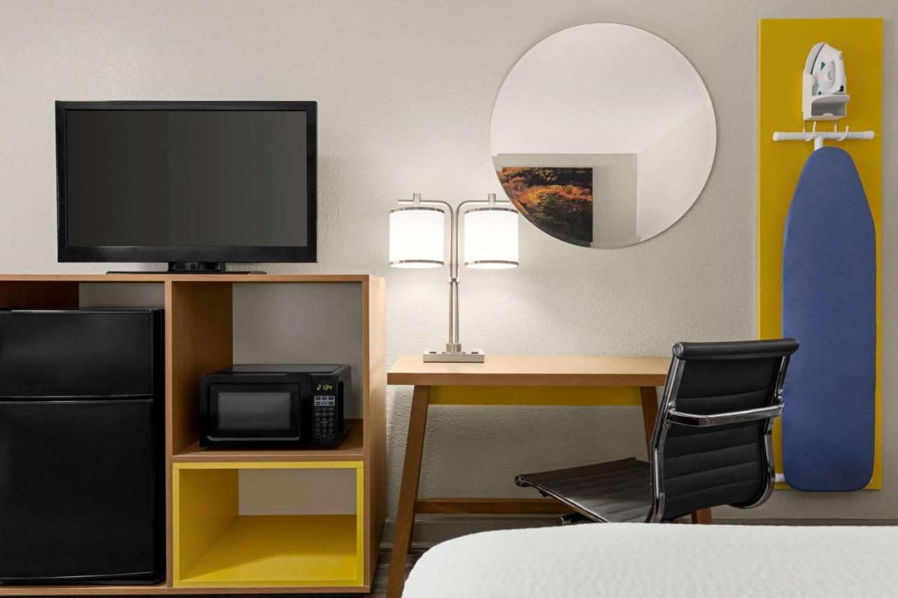 Days Inn By Wyndham Fulton Exteriör bild